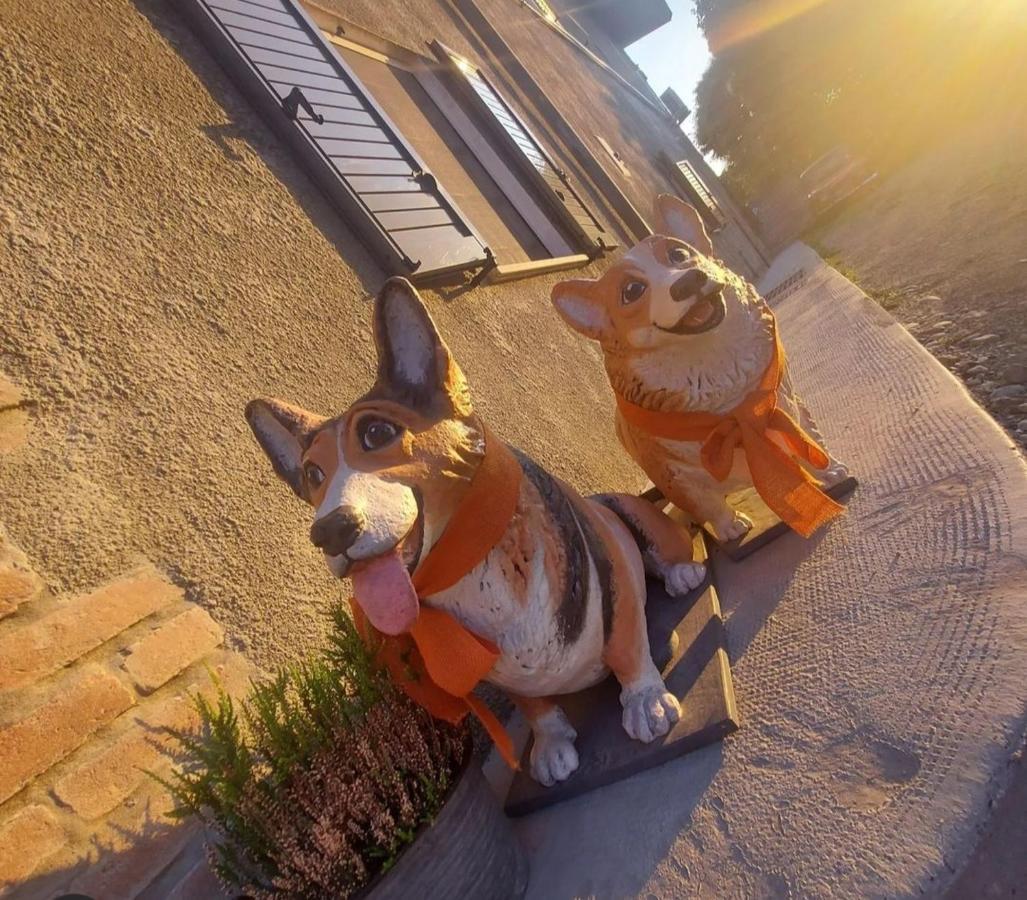 Moncrivello La Tana Dei Corgi Bed & Breakfast エクステリア 写真