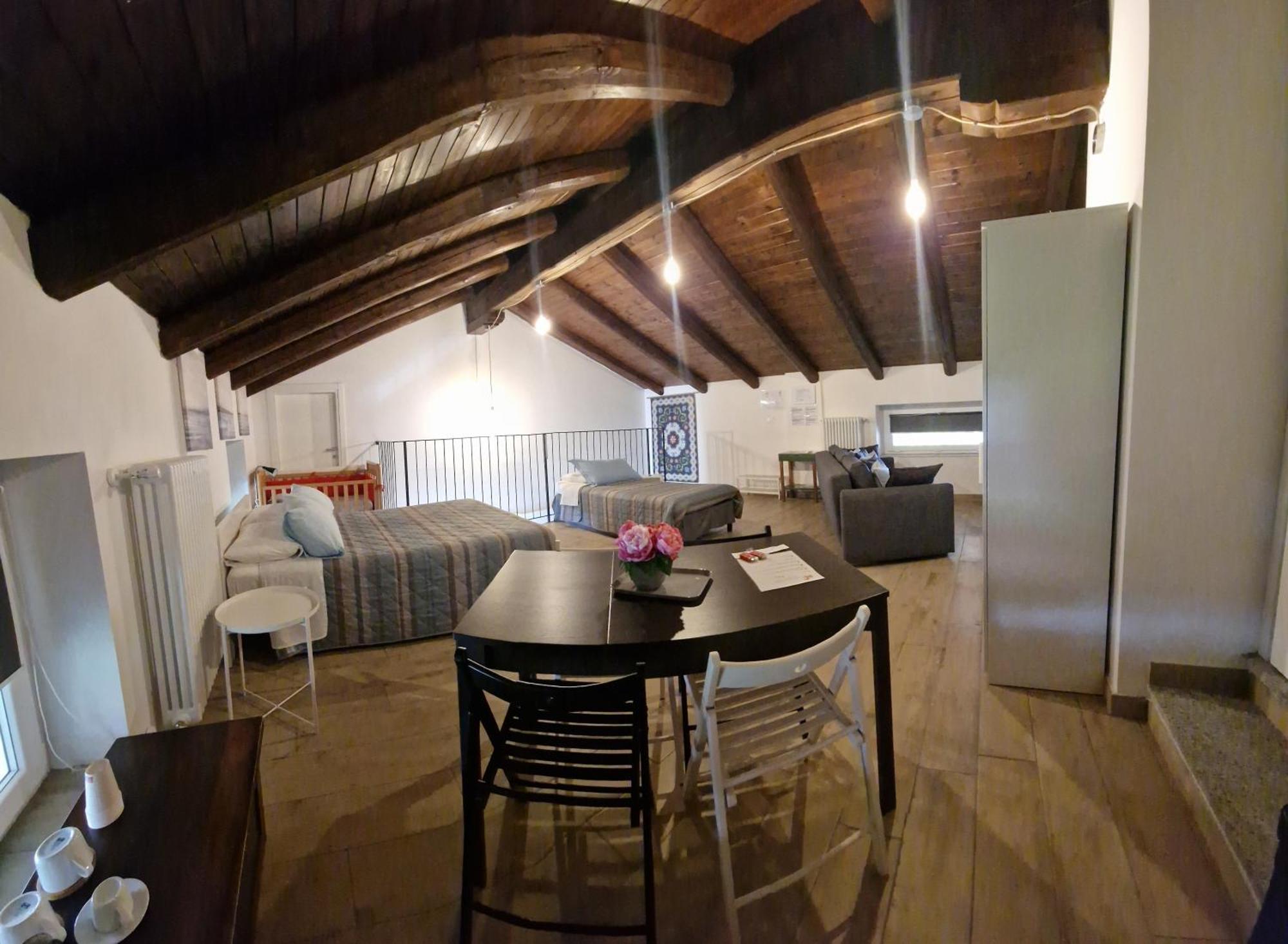 Moncrivello La Tana Dei Corgi Bed & Breakfast エクステリア 写真